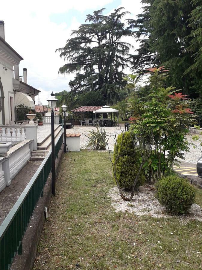 La Tenuta Di Bacco Hotel กอลเลแฟร์โร ภายนอก รูปภาพ