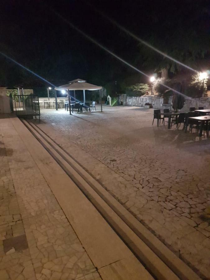 La Tenuta Di Bacco Hotel กอลเลแฟร์โร ภายนอก รูปภาพ